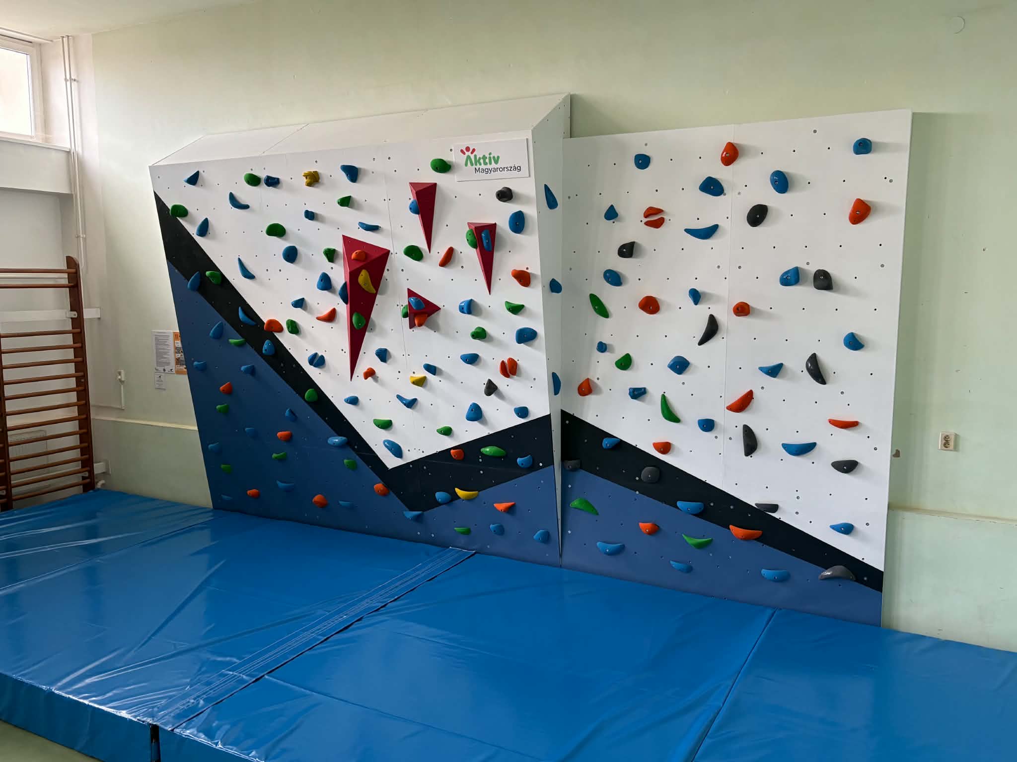 Nyíregyháza – Zrínyi Ilona Gimnázium boulder fal